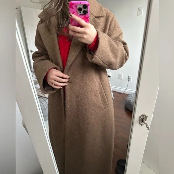 Oversized Coat - Picture 2 of 4